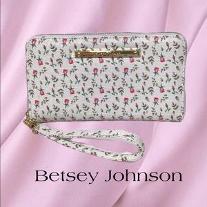 NWT Betsey Johnson Wristlet/Wallet